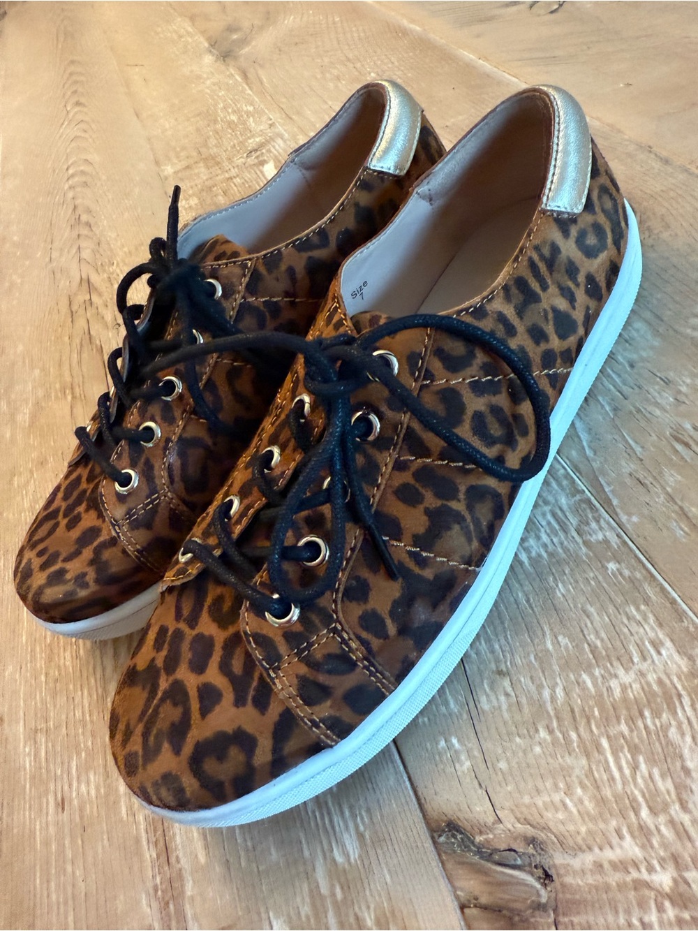 Paige Leopard Print Lace-Up Women's Sneakers - 7 EUC - Picture 3 of 8